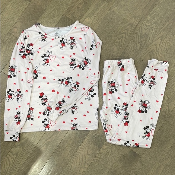 Disney Minnie Mouse Kids Pajamas with Mickey and Minnie Mouse Print - Picture 9 of 13